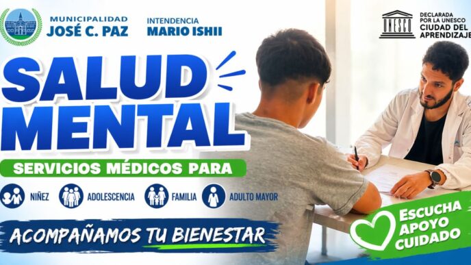 Un profesional médico atendiendo a un paciente joven en el consultorio de salud mental de la Municipalidad de José C. Paz, gestión Mario Ishii.
